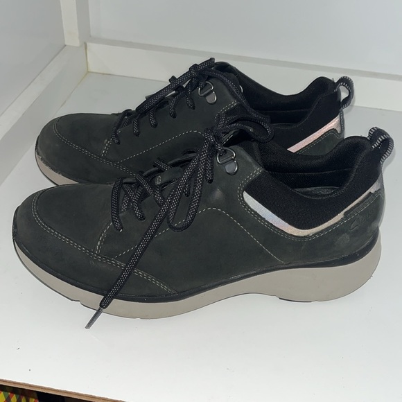 Clarks black leather comfortable sneakers size 8 - Picture 3 of 8